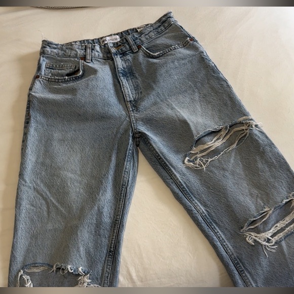 Zara High Rise Light Blue Ripped Jeans - Picture 2 of 4